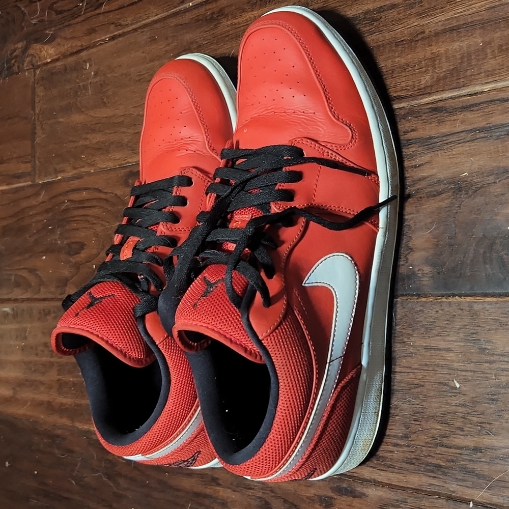 Jordan 1 Low "University Red"